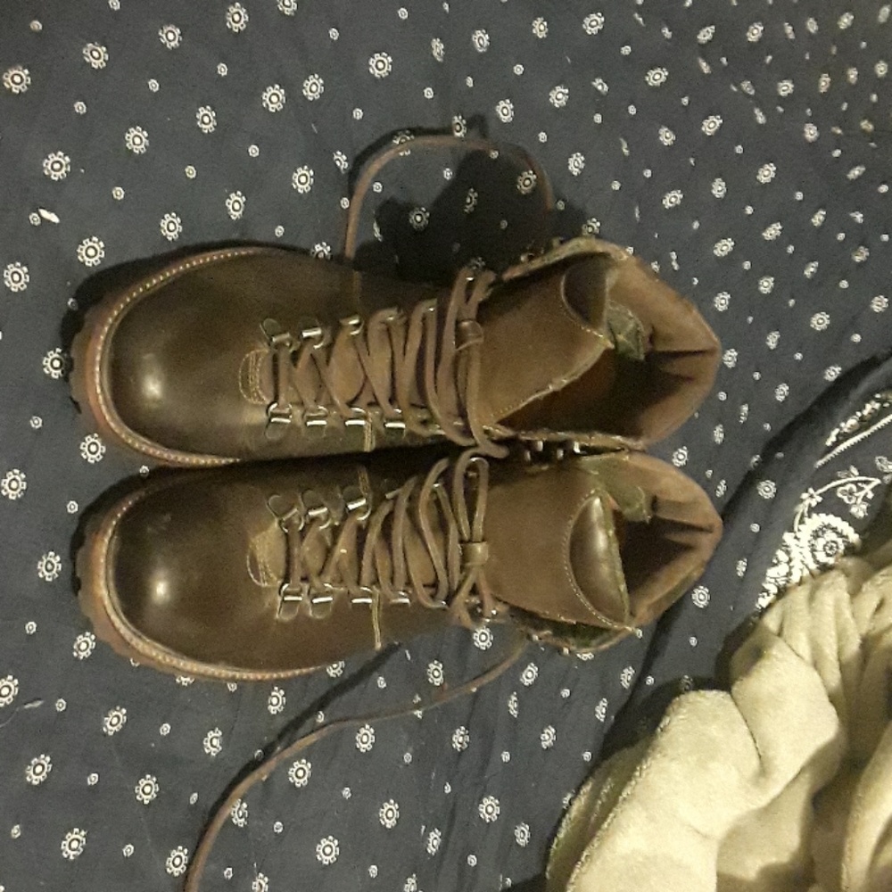 Bass boots